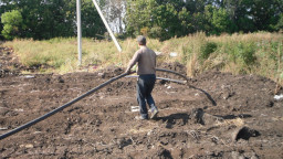 ГНБ прокол для водопровода, животноводческая ферма в районе Мордовии, затягивание трубы в пилотную скважину
